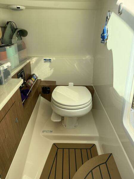 27ft Boston Whaler Yacht For Sale