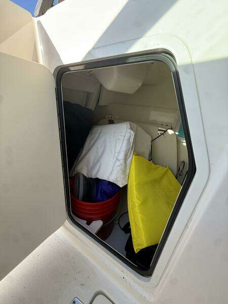 27ft Boston Whaler Yacht For Sale