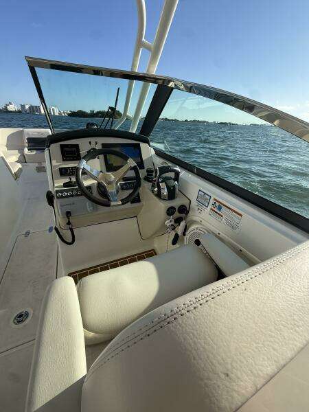27ft Boston Whaler Yacht For Sale