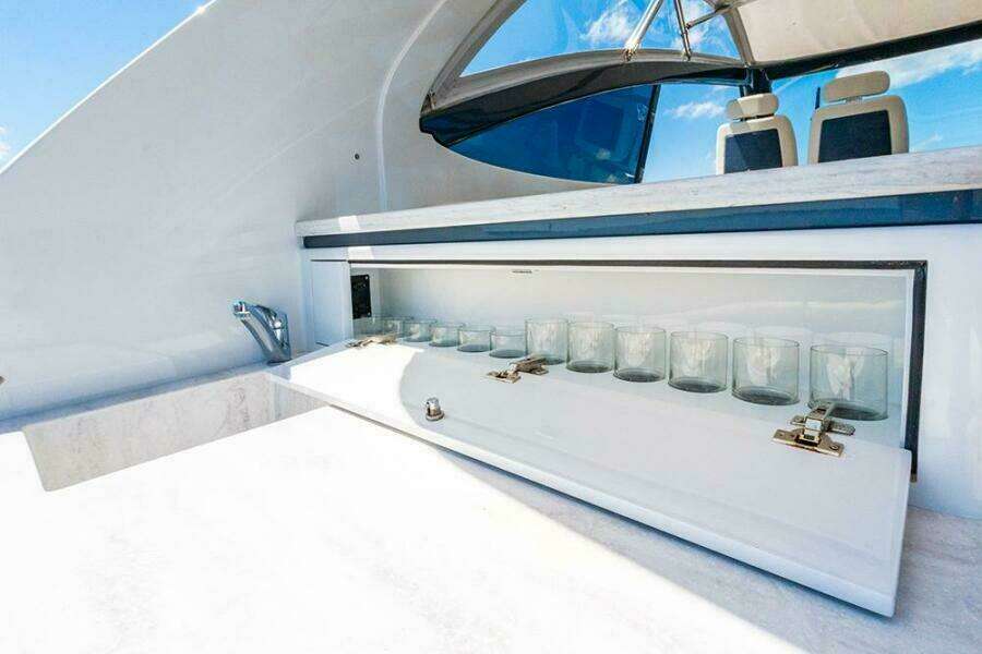 Port cockpit glass storage