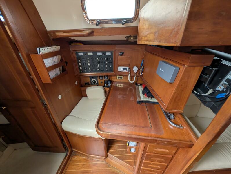 37' 2001 Tartan 3700