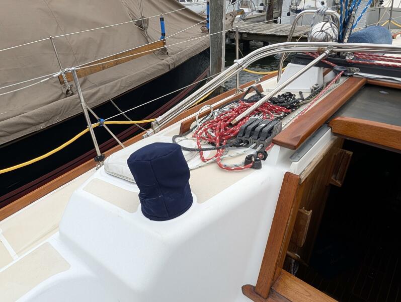 37' 2001 Tartan 3700