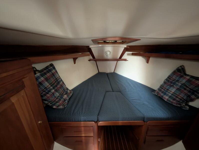 37' 2001 Tartan 3700