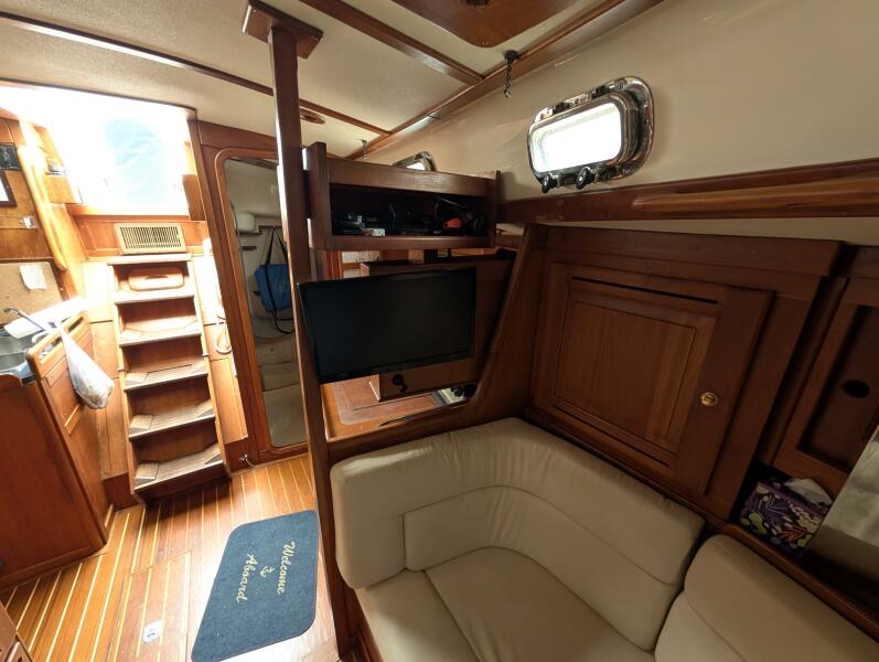 37' 2001 Tartan 3700