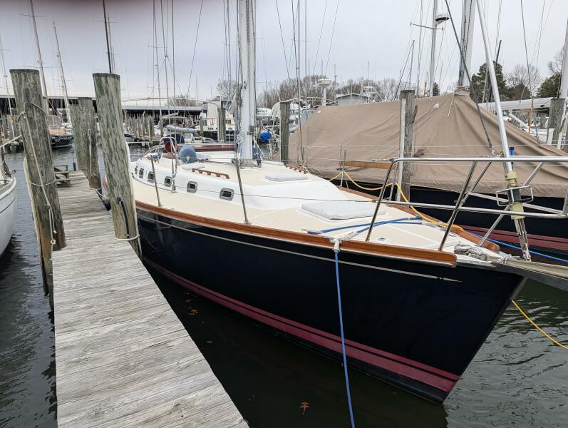 37' 2001 Tartan 3700