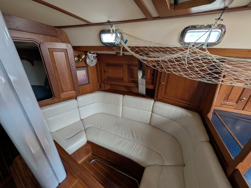 37' 2001 Tartan 3700