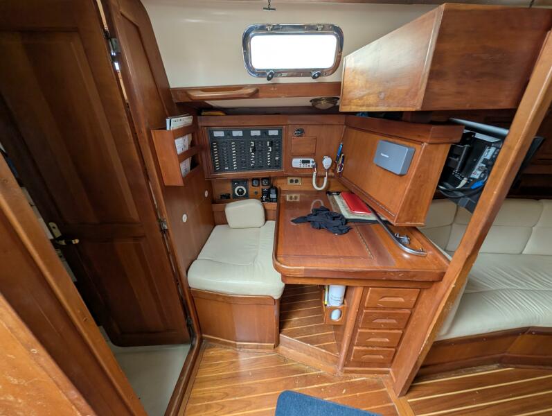 37' 2001 Tartan 3700