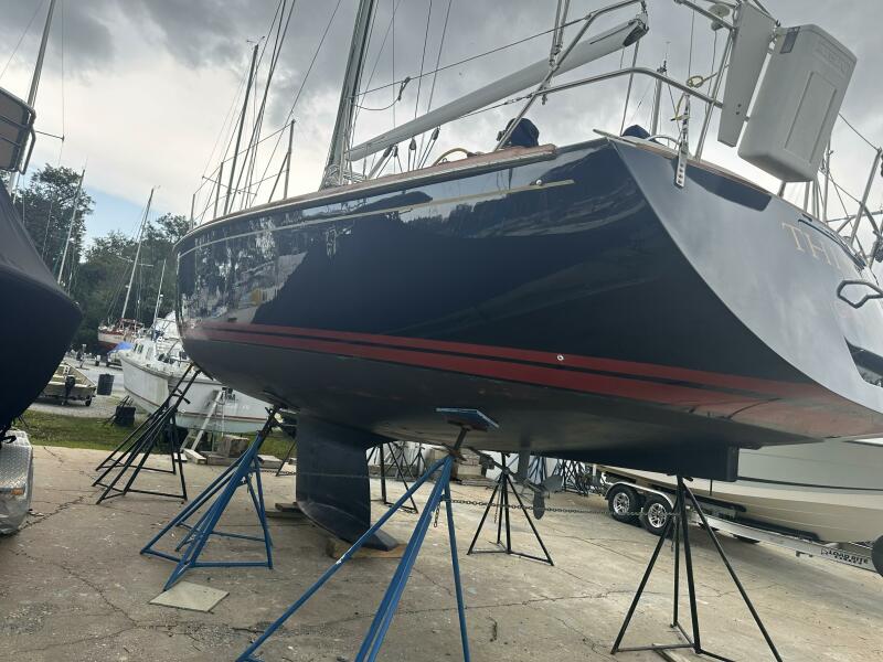 37' 2001 Tartan 3700