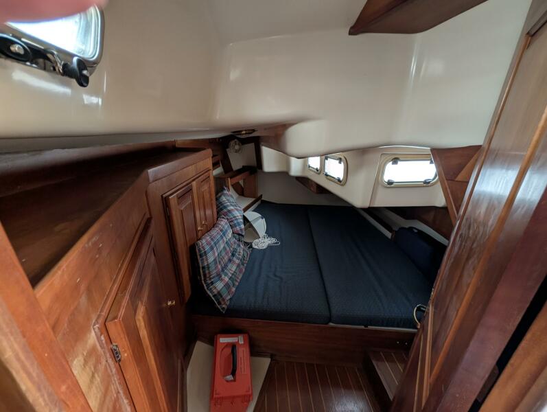 37' 2001 Tartan 3700
