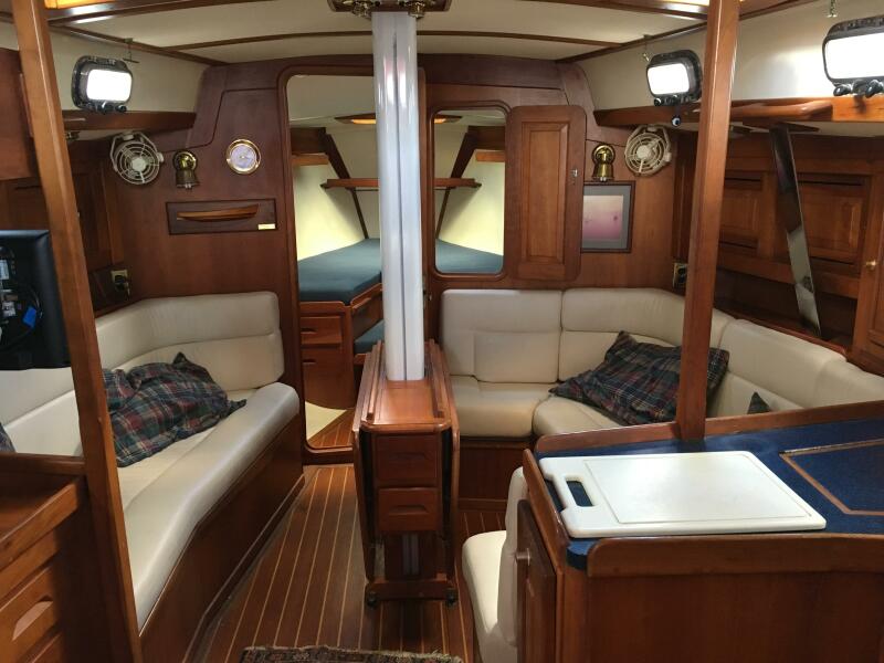 37' 2001 Tartan 3700