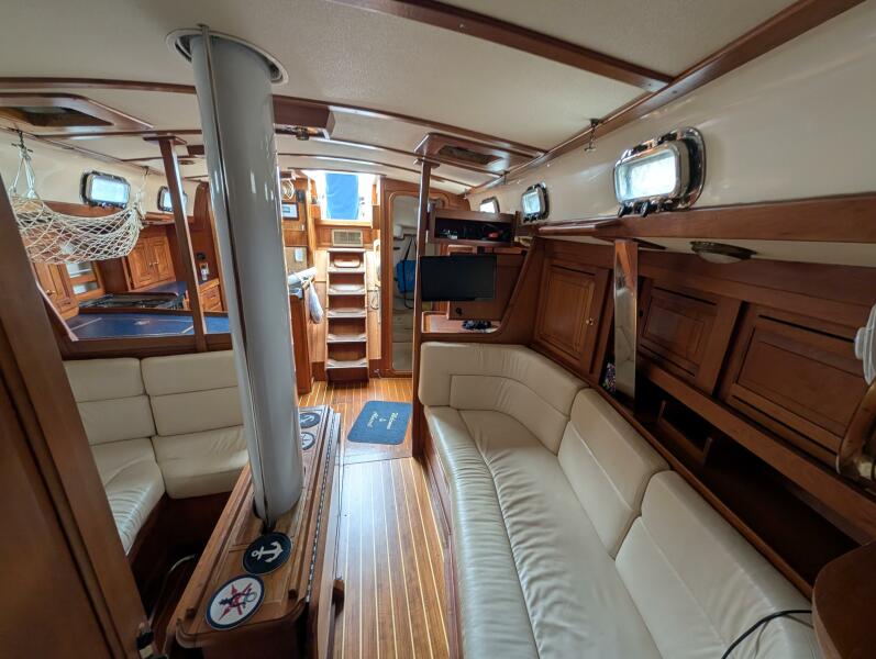 37' 2001 Tartan 3700