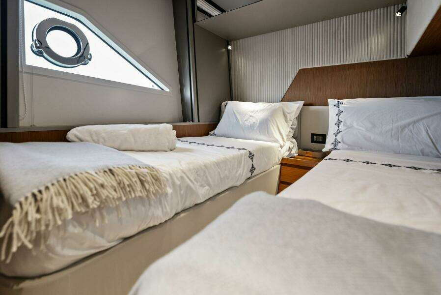 SANTA MARIA 72ft Ferretti Yachts Yacht For Sale