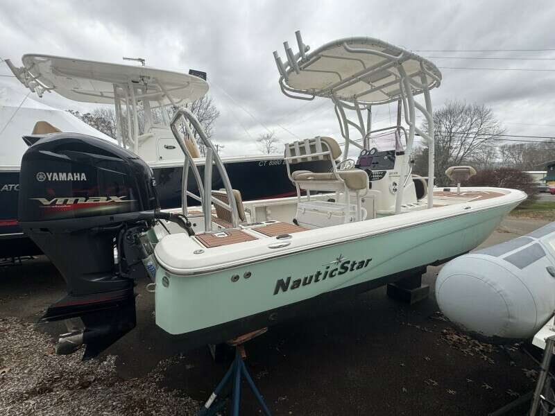 23ft NauticStar Yacht For Sale