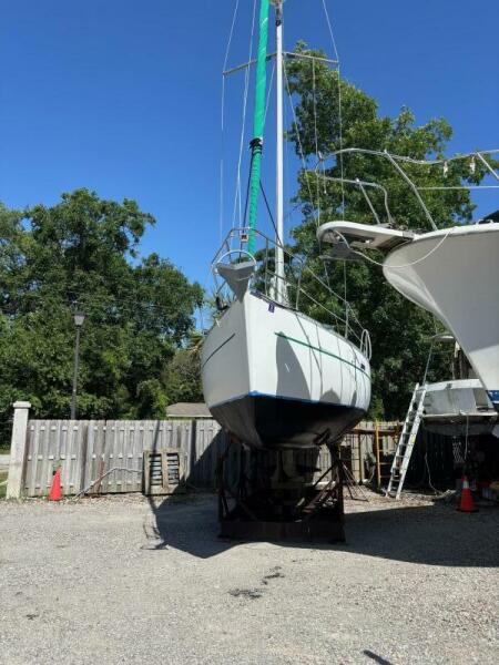 33' 2002 Beneteau 331