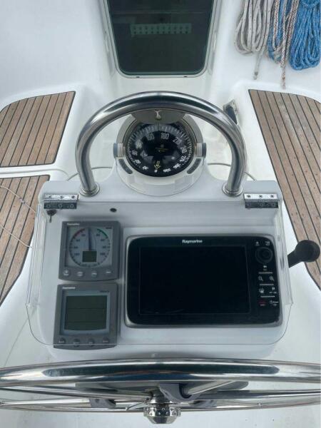 33' 2002 Beneteau 331