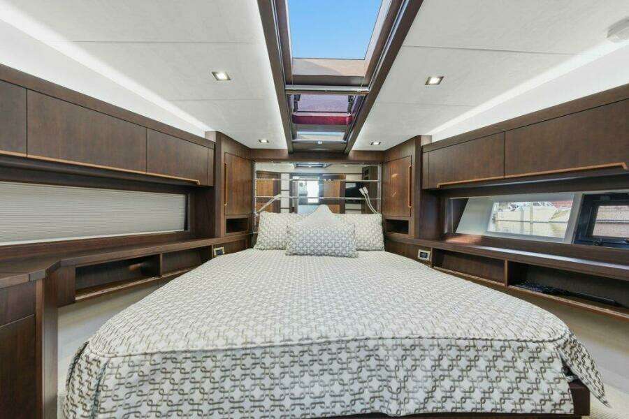 Galeon 58 560 Sky Nuckingfuts- VIP Stateroom