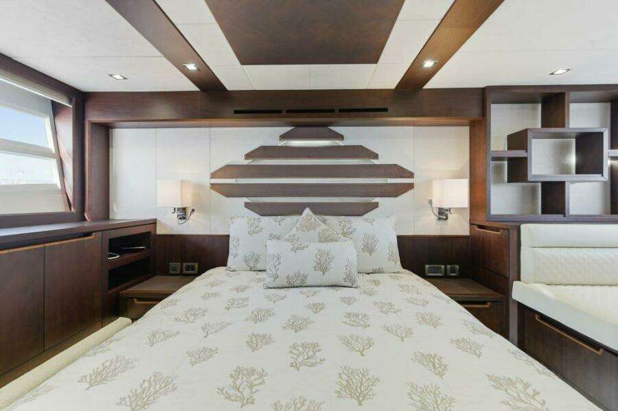 Galeon 58 560 Sky Nuckingfuts- Master Stateroom