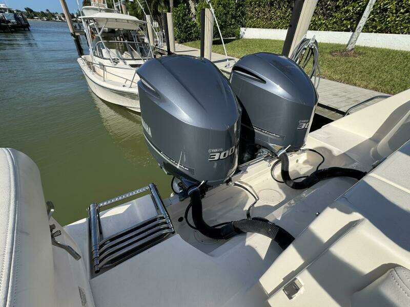 30ft Grady White Yacht For Sale