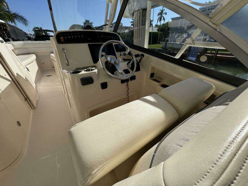 30ft Grady White Yacht For Sale