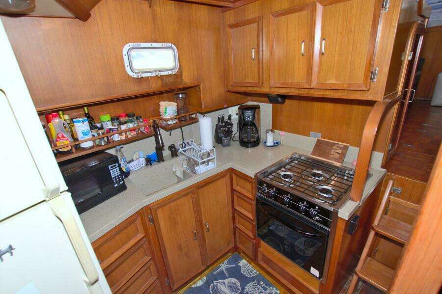 2 Wild Flings 42ft Jefferson Yacht For Sale