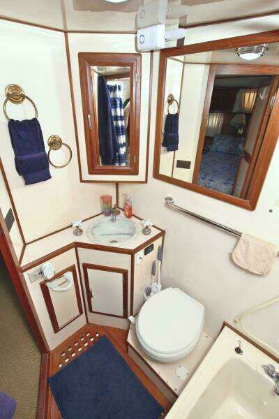 2 Wild Flings 42ft Jefferson Yacht For Sale