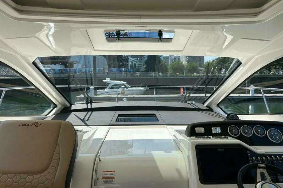 Love 35ft Sea Ray Yacht For Sale