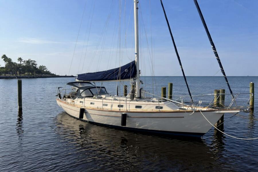 44' 1994 Island Packet Cutter