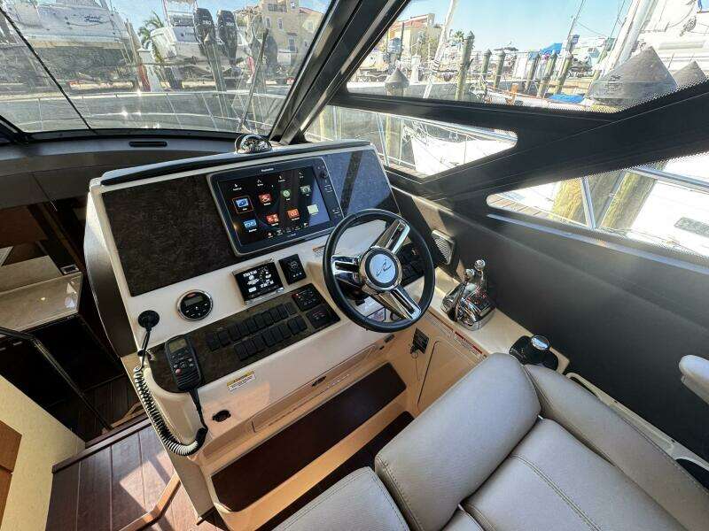 2016 Sea Ray 470 Sundancer 'Lopez Cove II' - Helm