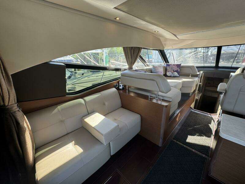 2016 Sea Ray 470 Sundancer 'Lopez Cove II' - Saloon