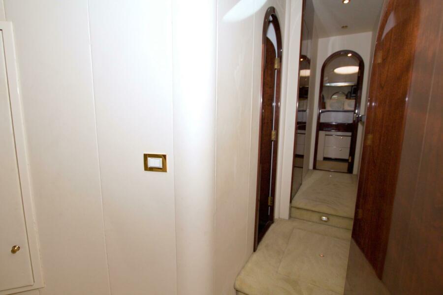 62' 2005 Neptunus 62 Flybridge