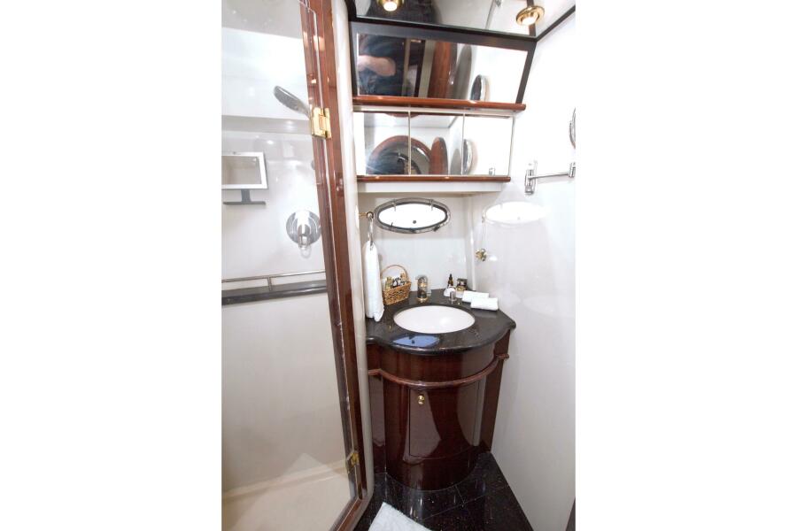 62' 2005 Neptunus 62 Flybridge