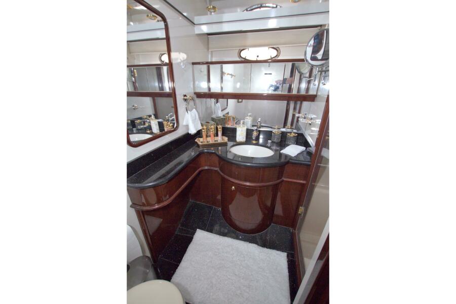 62' 2005 Neptunus 62 Flybridge