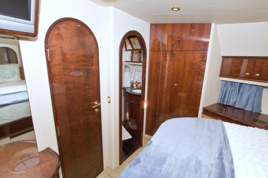 62' 2005 Neptunus 62 Flybridge