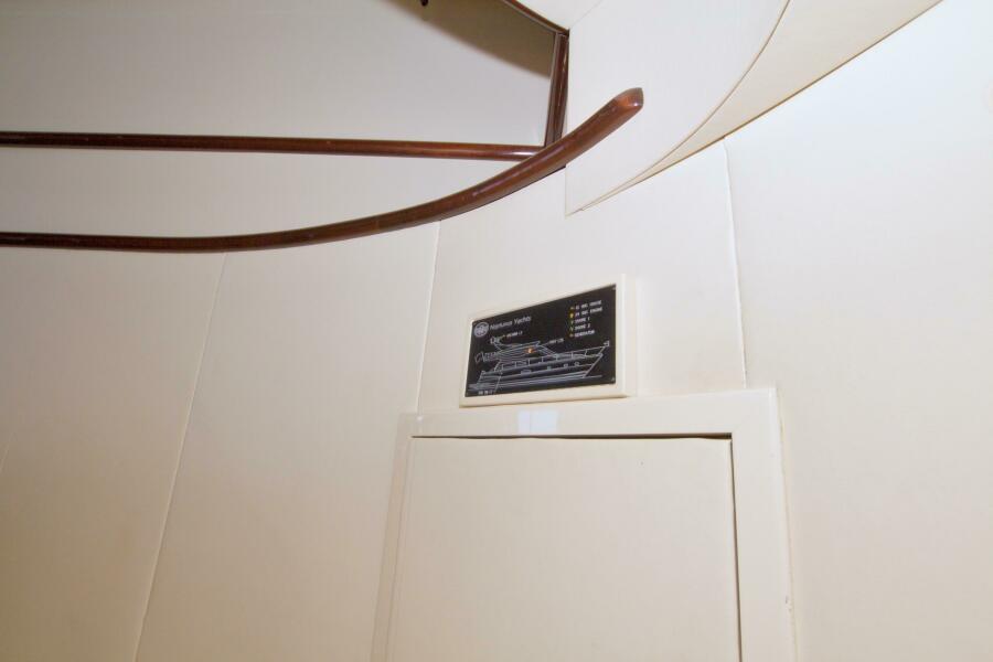 62' 2005 Neptunus 62 Flybridge