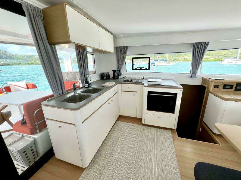 Kweli 44ft Excess Yacht For Sale