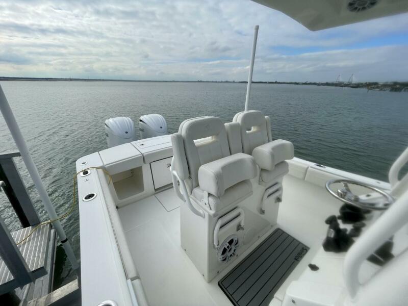 28' 2023 Regulator 28FS