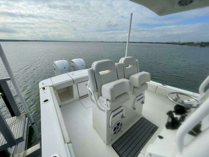 R amp R 28ft Regulator Yacht For Sale