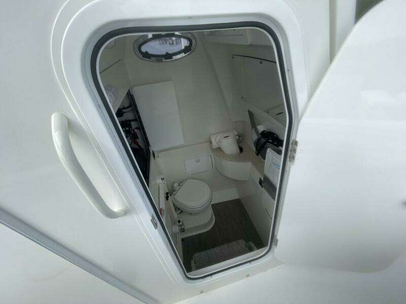 R amp R 28ft Regulator Yacht For Sale