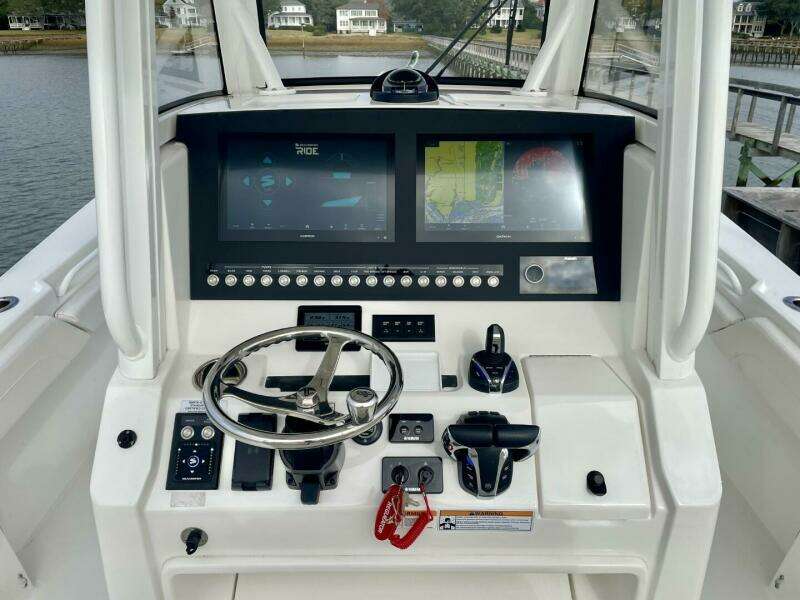R amp R 28ft Regulator Yacht For Sale
