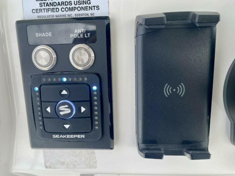 28' 2023 Regulator 28FS