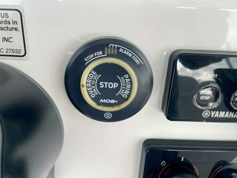 R amp R 28ft Regulator Yacht For Sale