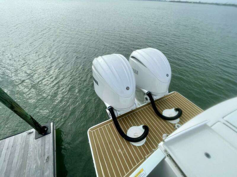 R amp R 28ft Regulator Yacht For Sale