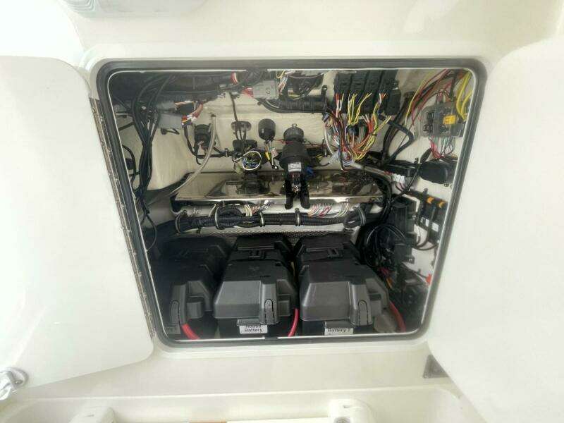 R amp R 28ft Regulator Yacht For Sale
