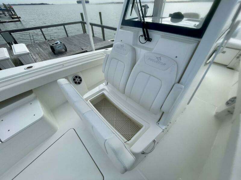 R amp R 28ft Regulator Yacht For Sale