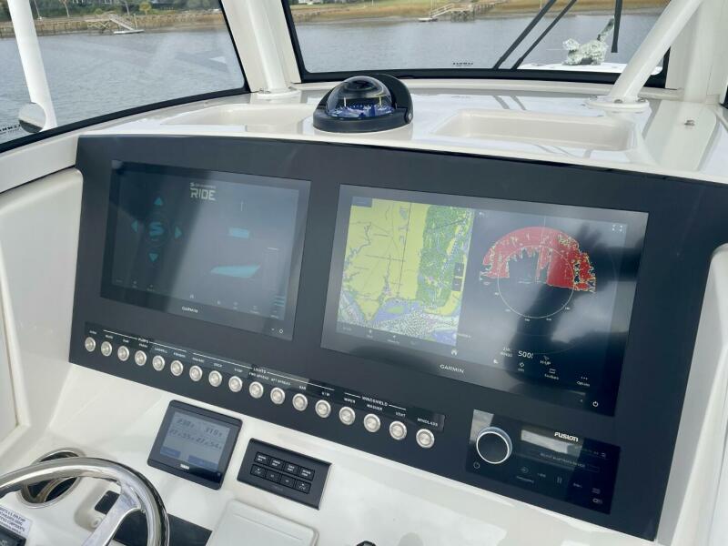 28' 2023 Regulator 28FS