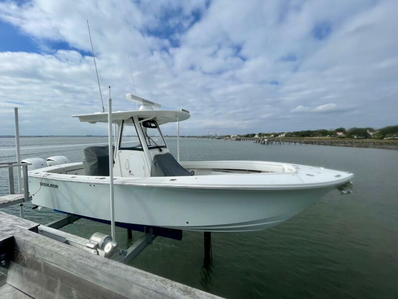 28' 2023 Regulator 28FS