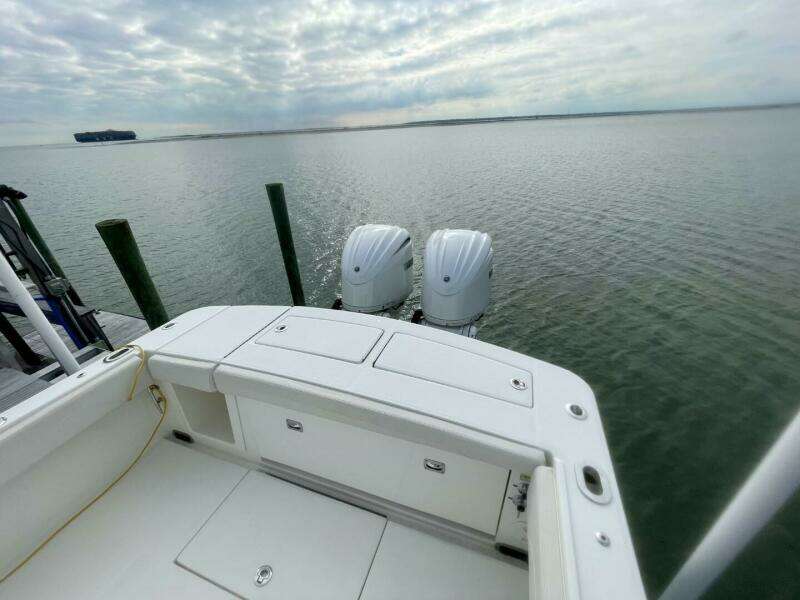 R amp R 28ft Regulator Yacht For Sale