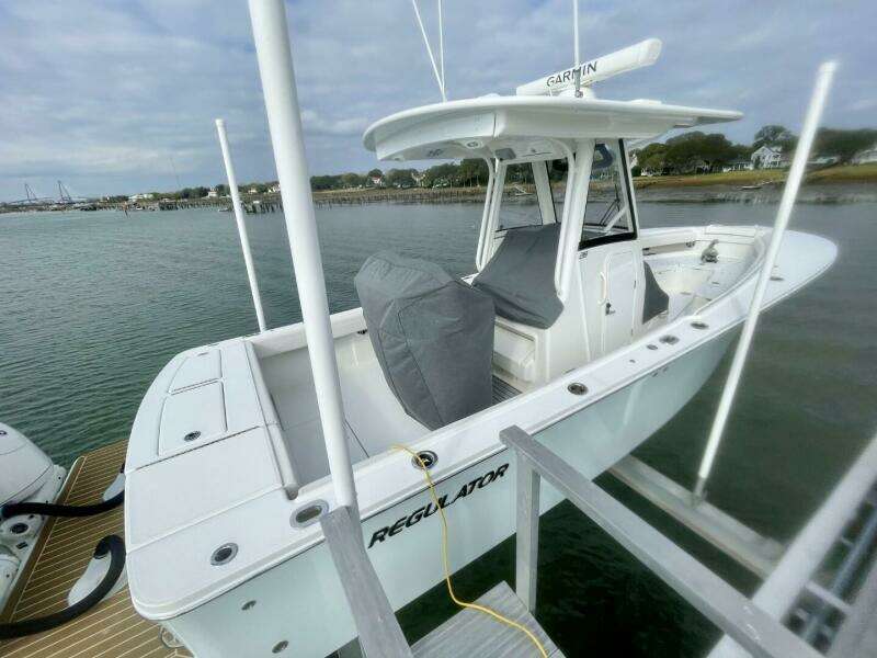 R amp R 28ft Regulator Yacht For Sale