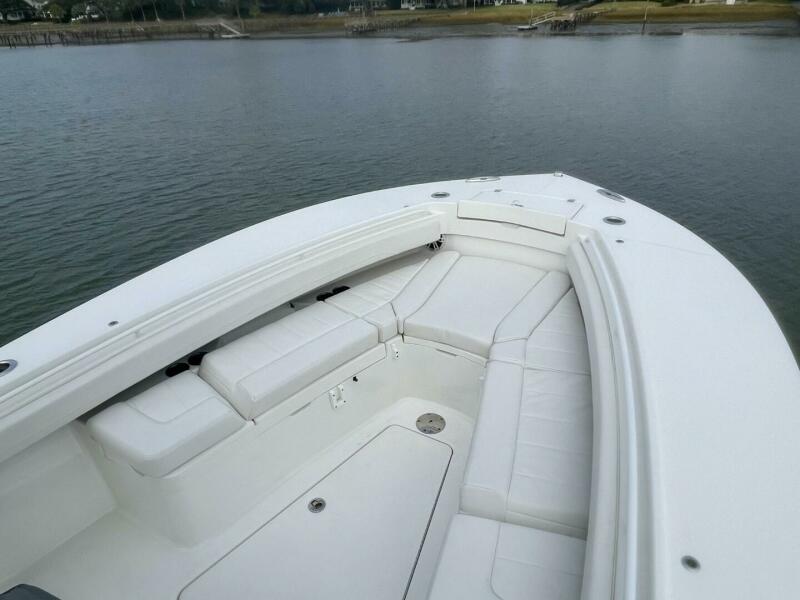 28' 2023 Regulator 28FS