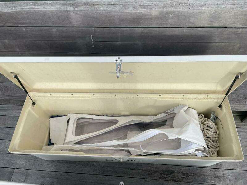 R amp R 28ft Regulator Yacht For Sale